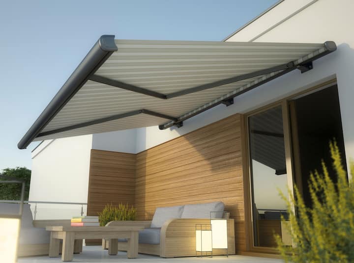 Custom retractable awnings installation in Tampa